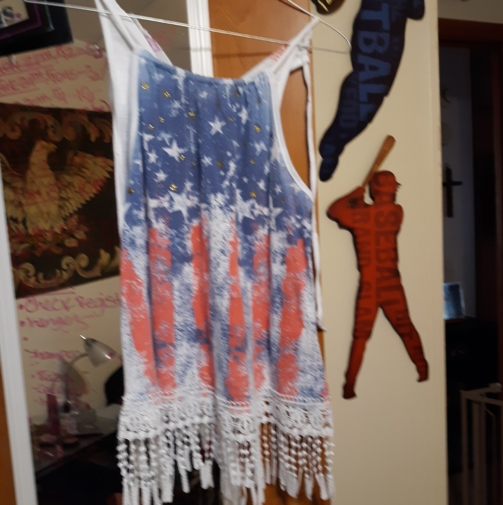 *TANKTOP W FRAyED BOTTOM*